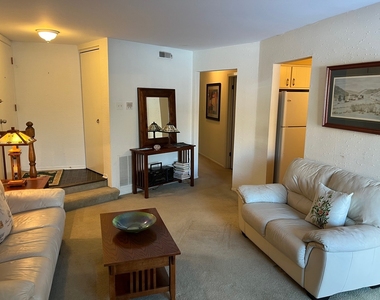 1607 Thames Court - Photo Thumbnail 3