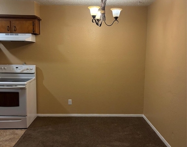 405 Oak Street - Photo Thumbnail 1