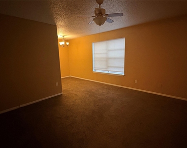405 Oak Street - Photo Thumbnail 4