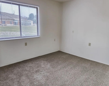 800 E Smith Street - Photo Thumbnail 7
