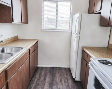 800 E Smith Street - Photo Thumbnail 11