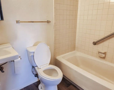 800 E Smith Street - Photo Thumbnail 12
