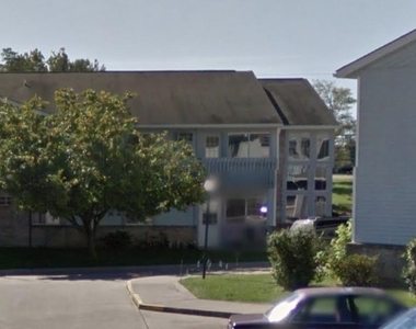201 Country Club Drive - Photo Thumbnail 2