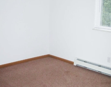 260 N Maple Road - Photo Thumbnail 3