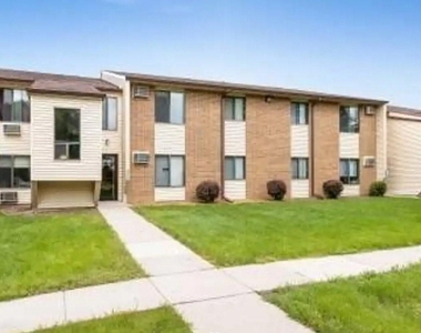 1127 S Linn Street - Photo Thumbnail 1
