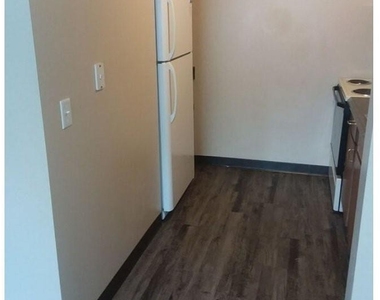 858 Se 8th Street - Photo Thumbnail 4
