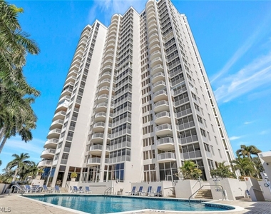 6849 Grenadier Boulevard - Photo Thumbnail 15