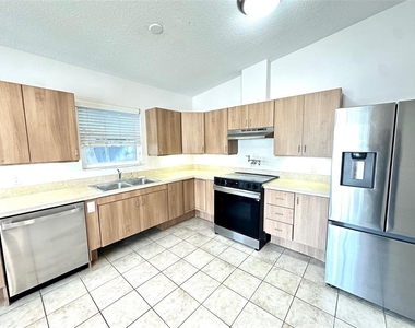 1121 Dr Martin Luther King Jr Street S - Photo Thumbnail 2