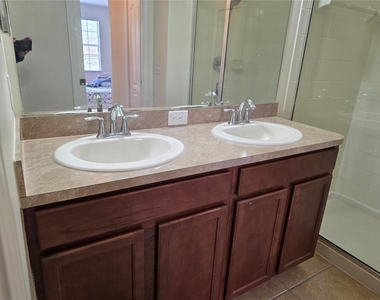 3158 Rodrick Circle - Photo Thumbnail 16