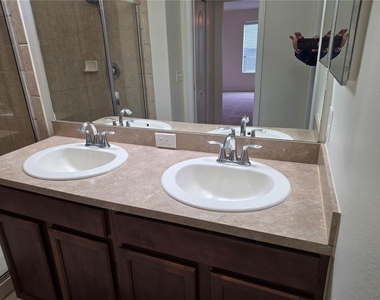 3158 Rodrick Circle - Photo Thumbnail 4