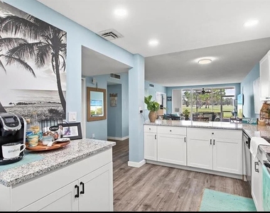 7461 W Country Club Drive N - Photo Thumbnail 3