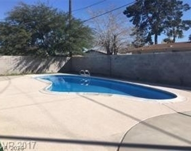 2909 Merritt Avenue - Photo Thumbnail 9