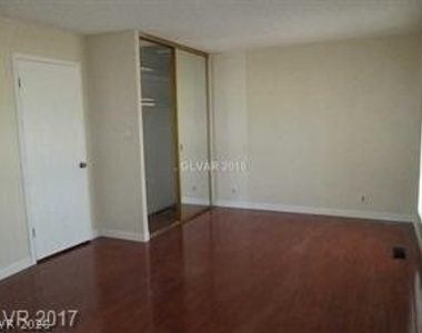 2909 Merritt Avenue - Photo Thumbnail 7