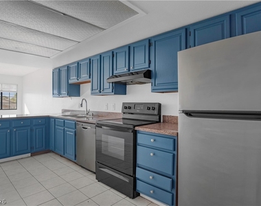 2221 N Jones Boulevard - Photo Thumbnail 6