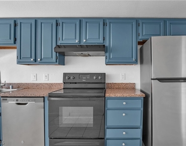 2221 N Jones Boulevard - Photo Thumbnail 7