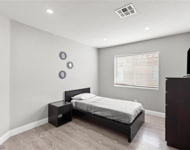 3402 Classic Bay Lane - Photo Thumbnail 25
