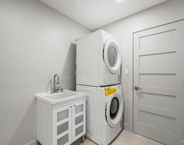 855 Madison Drive - Photo Thumbnail 12