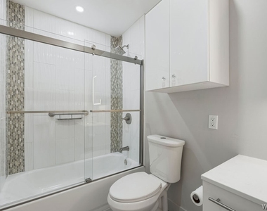 855 Madison Drive - Photo Thumbnail 6