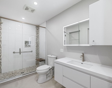 855 Madison Drive - Photo Thumbnail 5