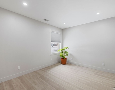 855 Madison Drive - Photo Thumbnail 9
