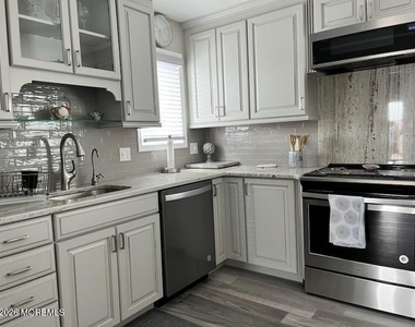 1704 Grand Central Avenue - Photo Thumbnail 2