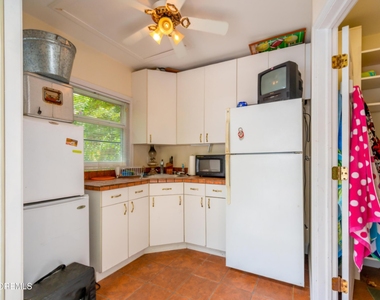 1577 Country Club Lane - Photo Thumbnail 16