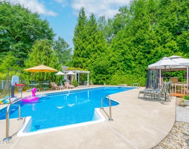 1577 Country Club Lane - Photo Thumbnail 23