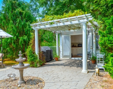 1577 Country Club Lane - Photo Thumbnail 20