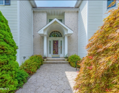 1577 Country Club Lane - Photo Thumbnail 1