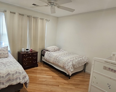 1577 Country Club Lane - Photo Thumbnail 24