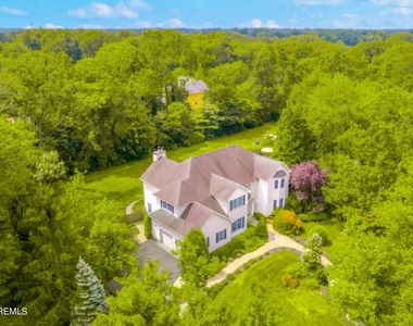 1577 Country Club Lane - Photo Thumbnail 9