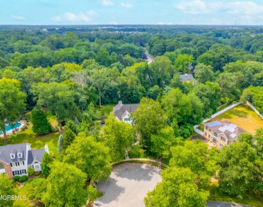 1577 Country Club Lane - Photo Thumbnail 14