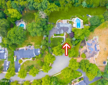 1577 Country Club Lane - Photo Thumbnail 8