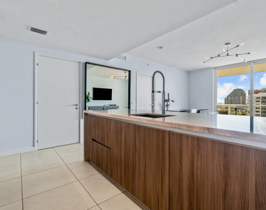 401 N Birch Road - Photo Thumbnail 11