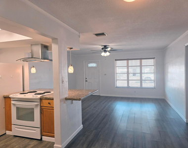 5713 Nw 65th Te - Photo Thumbnail 3
