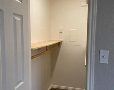 9831 W Walnut Street - Photo Thumbnail 11