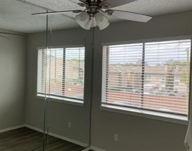 9831 W Walnut Street - Photo Thumbnail 14