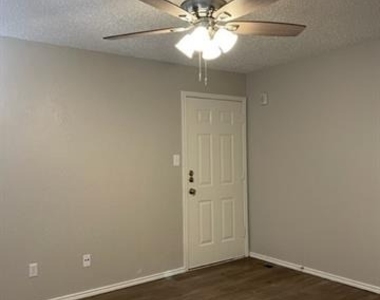 9831 W Walnut Street - Photo Thumbnail 17