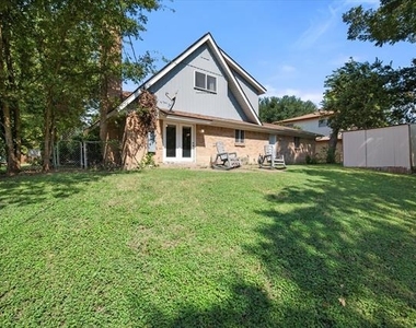 2402 Woodlawn Drive - Photo Thumbnail 17