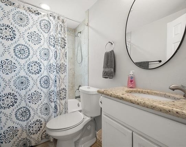 2402 Woodlawn Drive - Photo Thumbnail 10