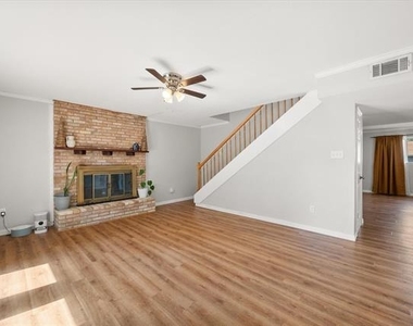 2402 Woodlawn Drive - Photo Thumbnail 5