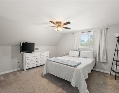 2402 Woodlawn Drive - Photo Thumbnail 14