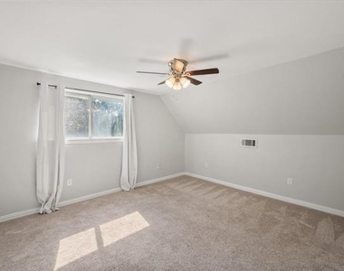 2402 Woodlawn Drive - Photo Thumbnail 13