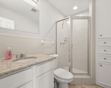 2402 Woodlawn Drive - Photo Thumbnail 11
