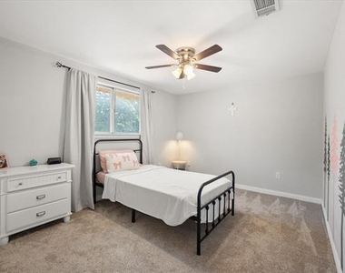 2402 Woodlawn Drive - Photo Thumbnail 12