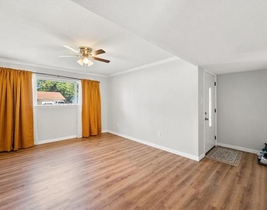 2402 Woodlawn Drive - Photo Thumbnail 9