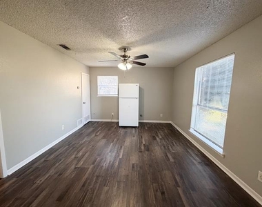 604 Walter Stephenson Road - Photo Thumbnail 4