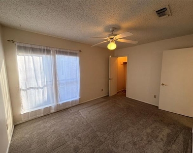 2327 Torrington Drive - Photo Thumbnail 10