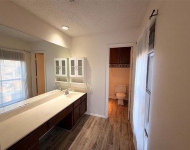 2327 Torrington Drive - Photo Thumbnail 11