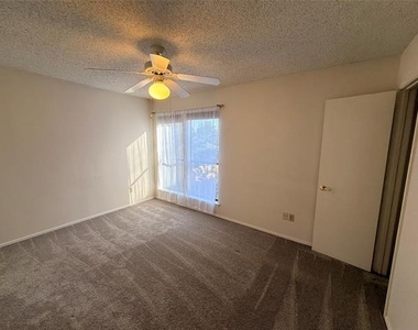 2327 Torrington Drive - Photo Thumbnail 9